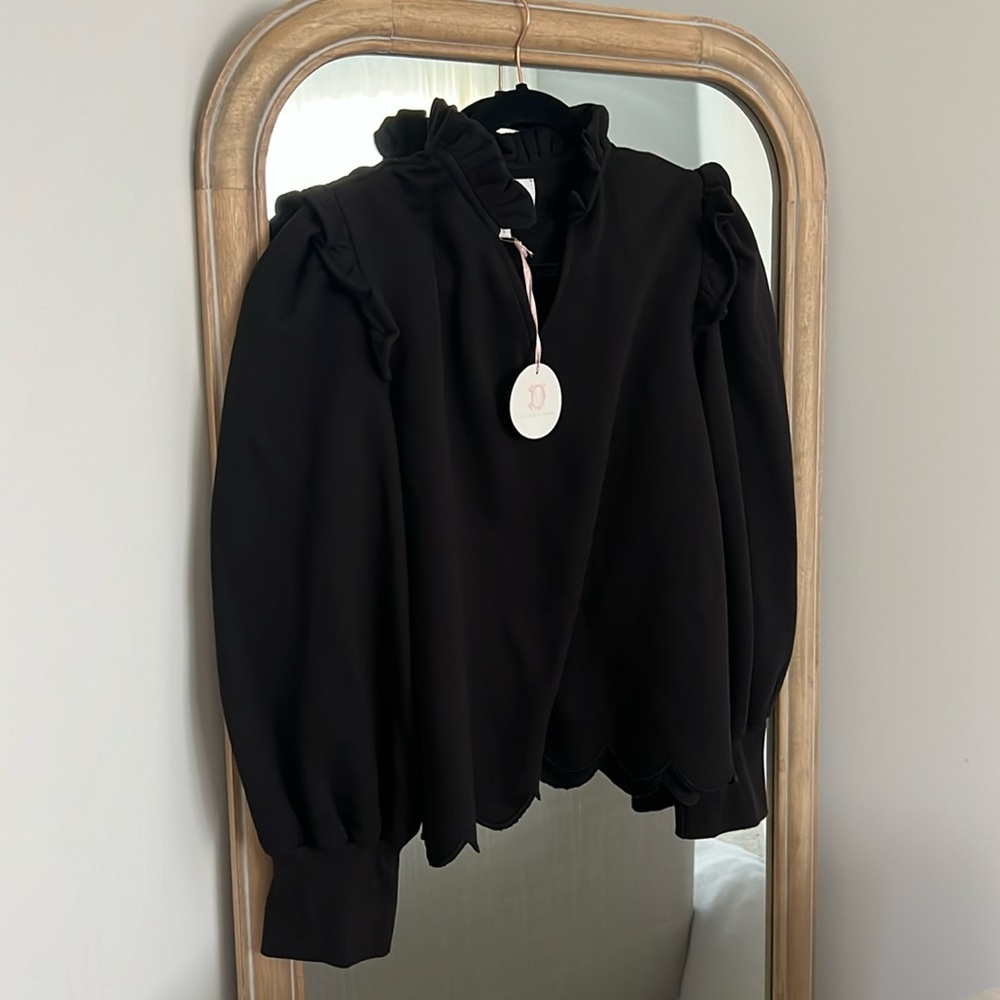 NWT Victoria Dunn Ruffle Collar Sweatshirt